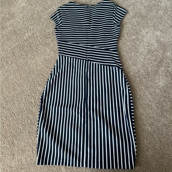 Navy and White Banana Republic work dress - Picture 4 of 7